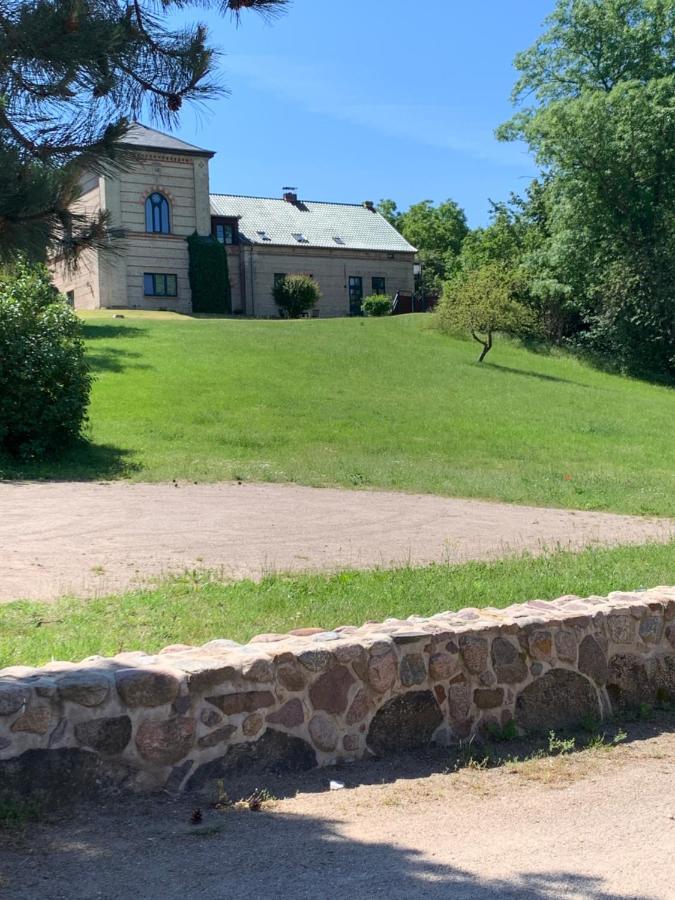 Historisches Gebaeude " Rentmeisteramt" Basedow Basedow  Kültér fotó