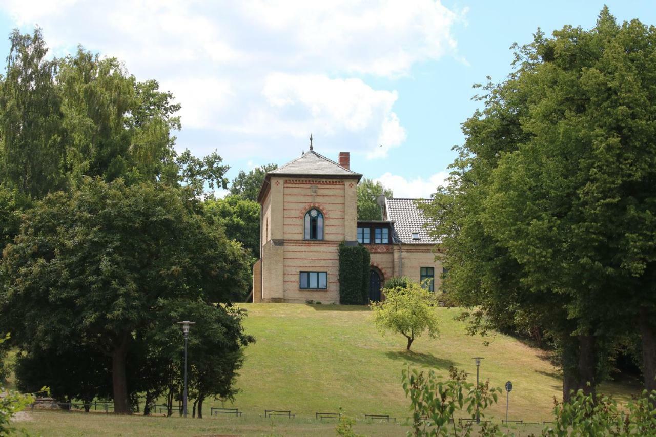 Historisches Gebaeude " Rentmeisteramt" Basedow Basedow  Kültér fotó